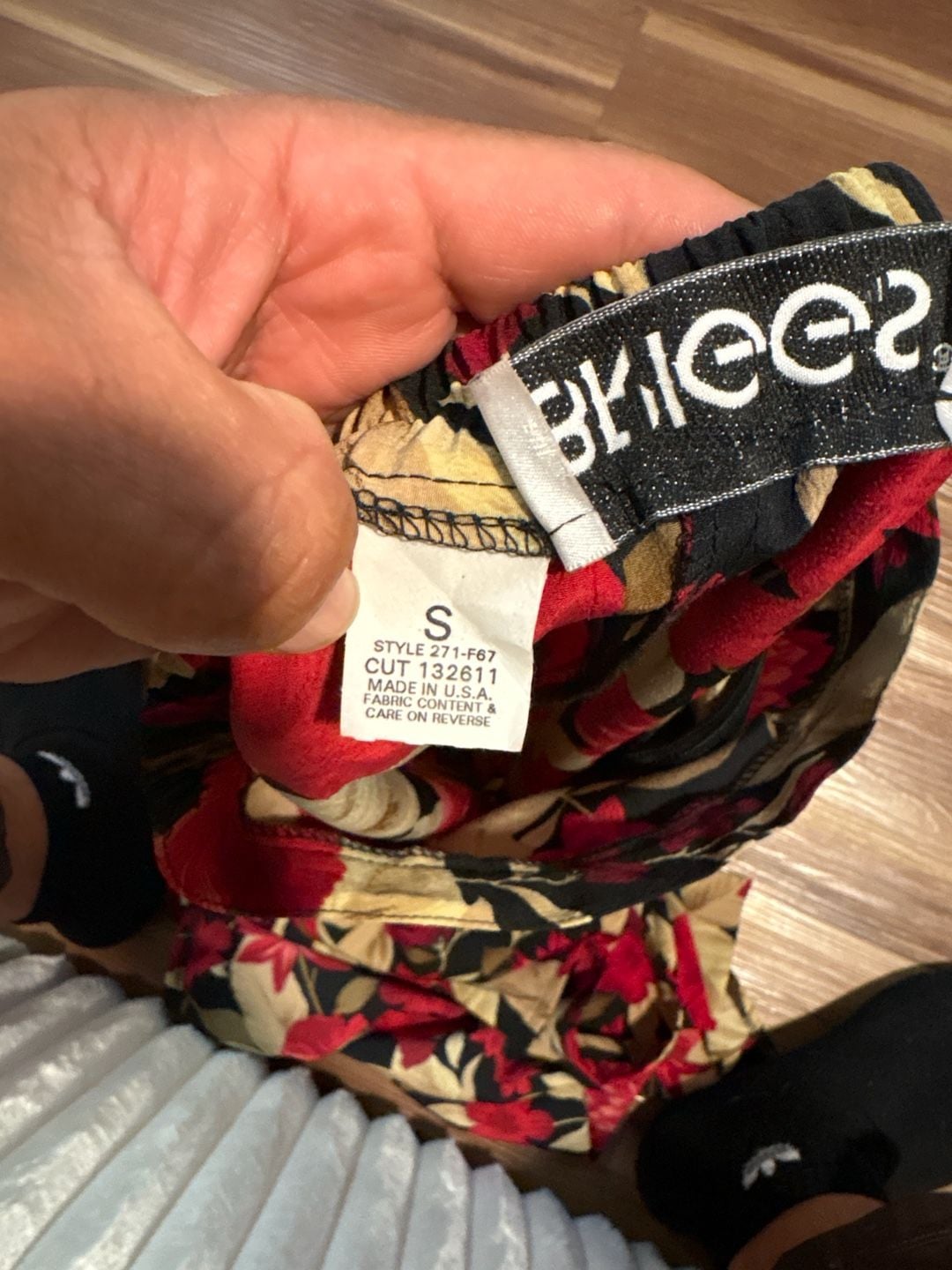 VTG Briggs Red and Black Tropical Hawaiian Floral Maxi Skirt Small USA made 6