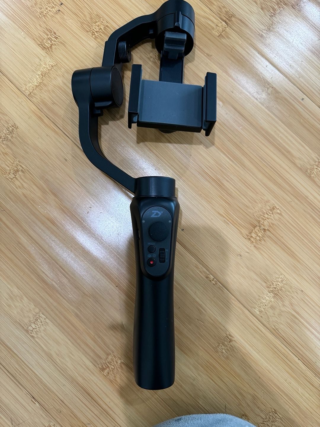 Zhiyun Smooth-Q 3-Axis Handheld Smartphone Gimbal Stabilizer with Carrying Case 2