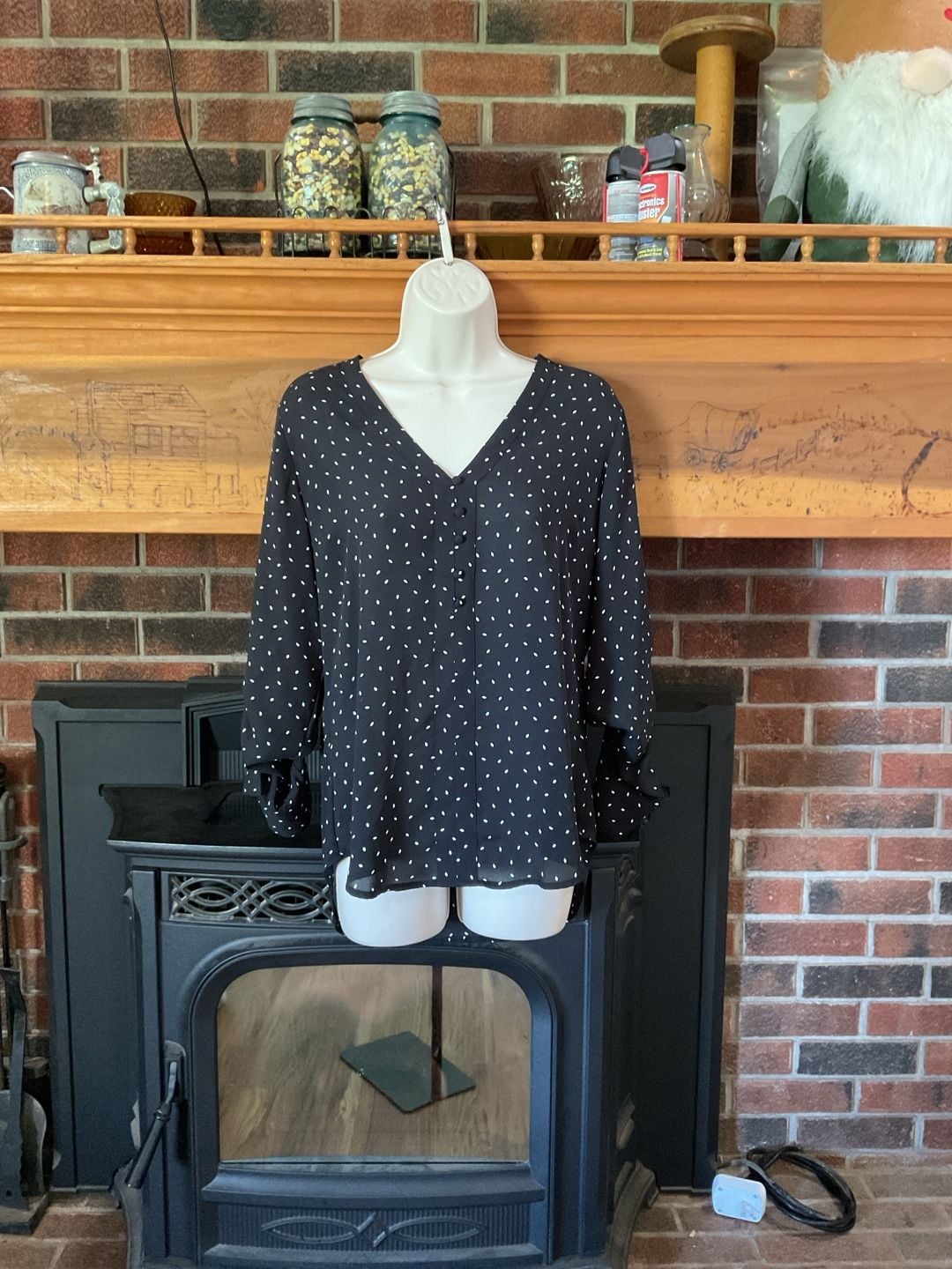 Express Black and White Dotted V-Neck 3/4 Roll-Tab Sleeve Blouse 2