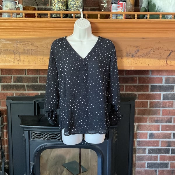 Express Black and White Dotted V-Neck 3/4 Roll-Tab Sleeve Blouse