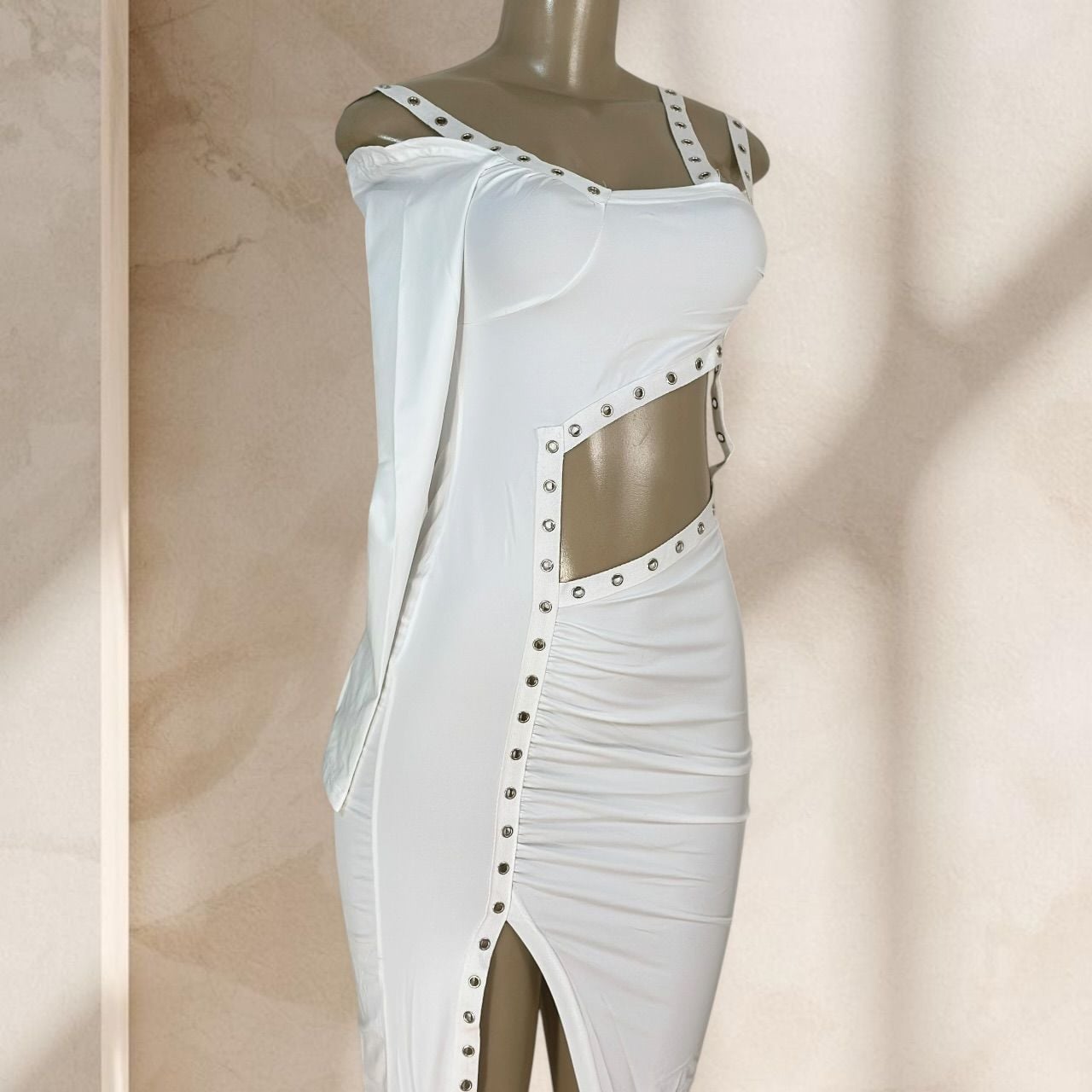 White Cutout Midi Dress – One Sleeve Bodycon Stud Detail Side Slit Sexy ✧ S
2