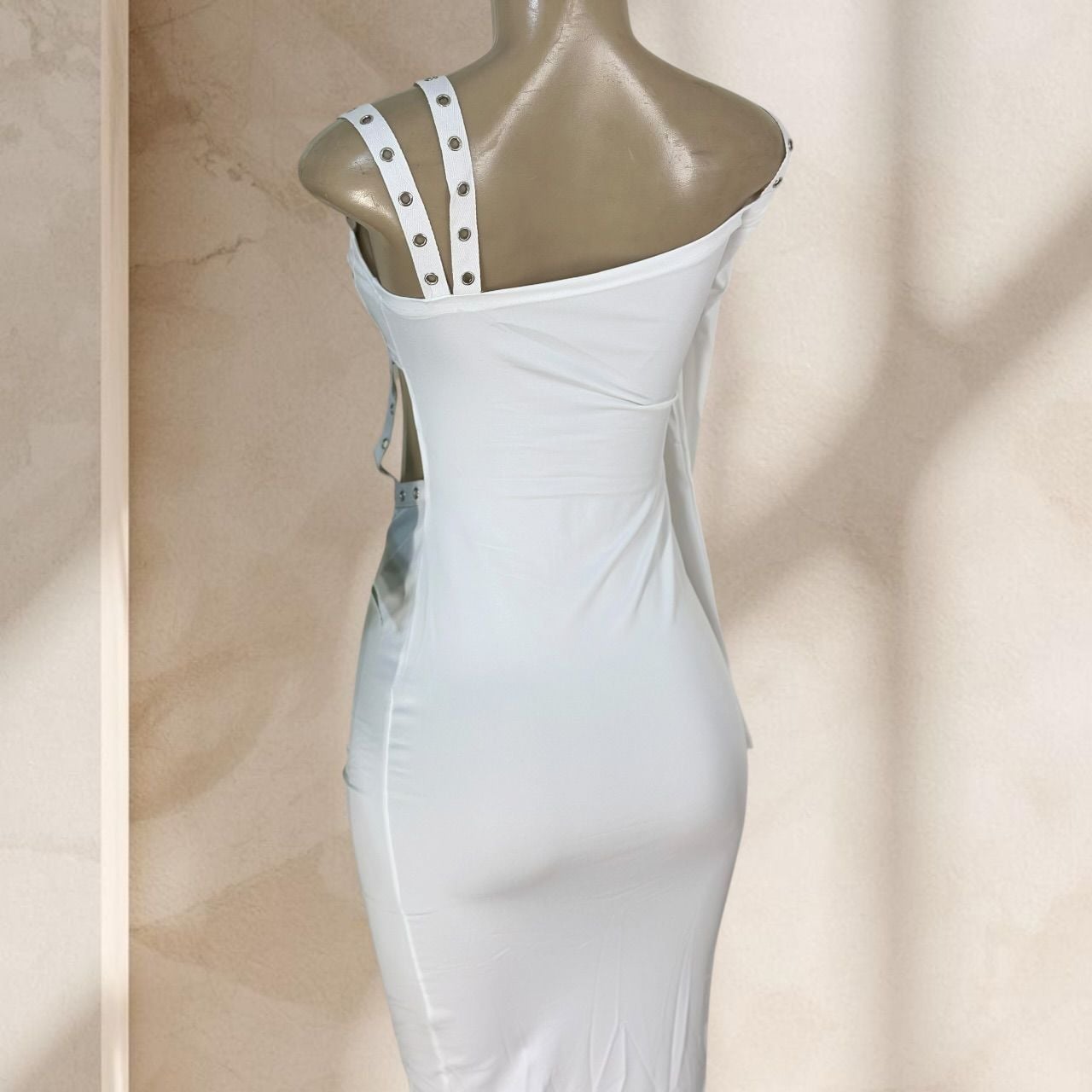 White Cutout Midi Dress – One Sleeve Bodycon Stud Detail Side Slit Sexy ✧ S
4