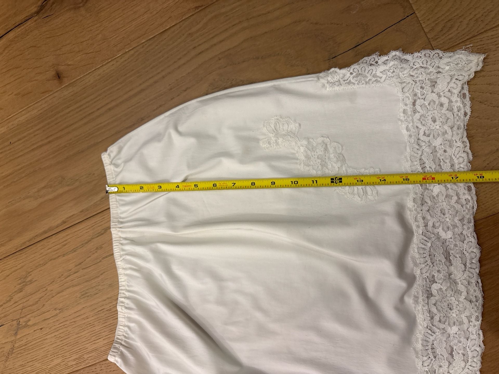 Vintage unbranded White Tricot Half Slip with Floral Lace Applique and Trim 5
