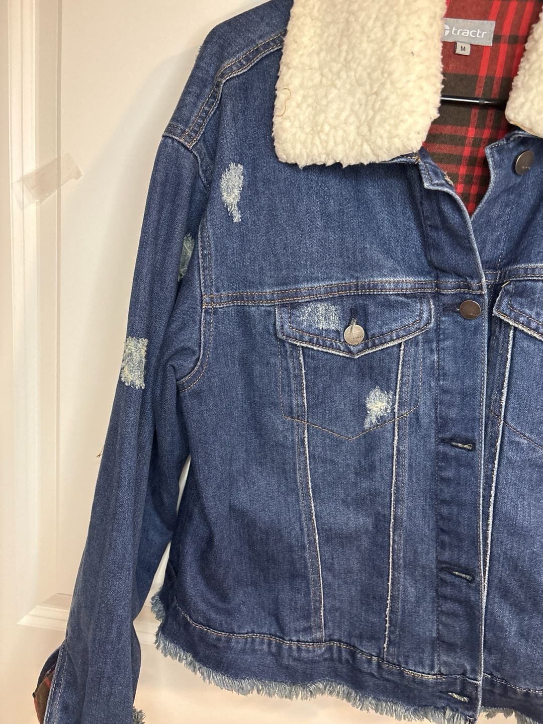Tractr Distressed Denim Trucker Jacket with Sherpa Collar Plaid Lining medium 4