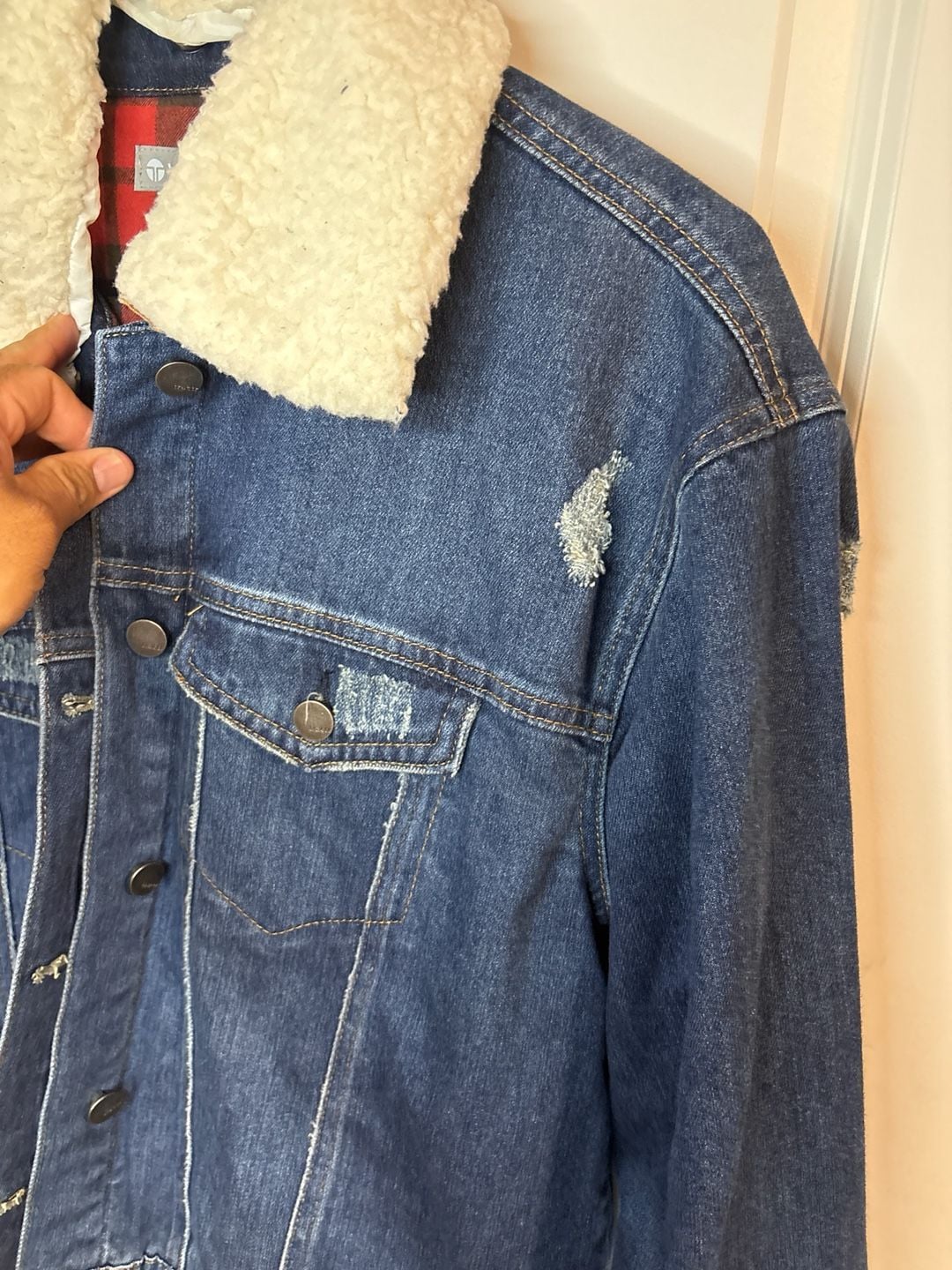 Tractr Distressed Denim Trucker Jacket with Sherpa Collar Plaid Lining medium 8