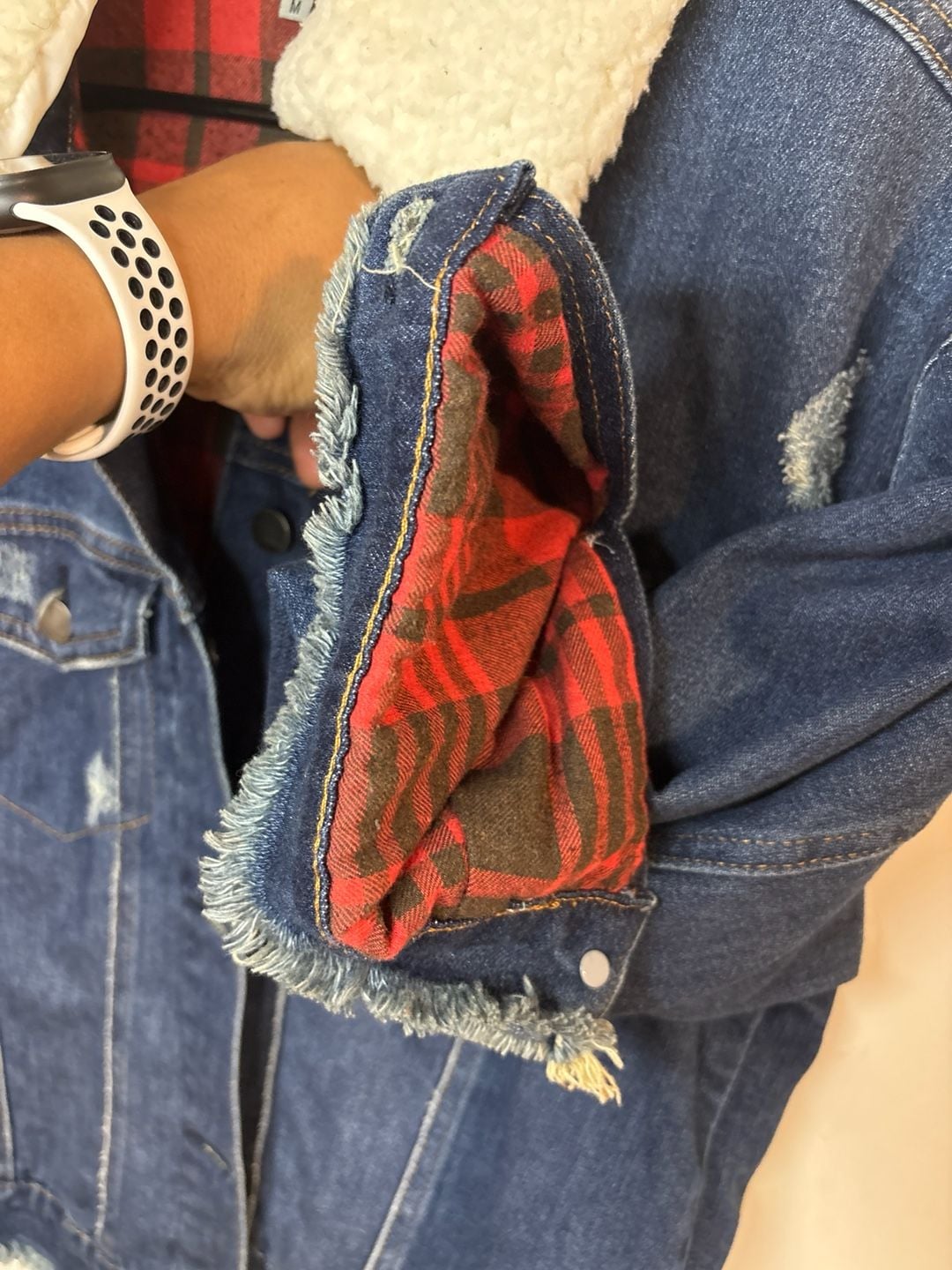 Tractr Distressed Denim Trucker Jacket with Sherpa Collar Plaid Lining medium 10