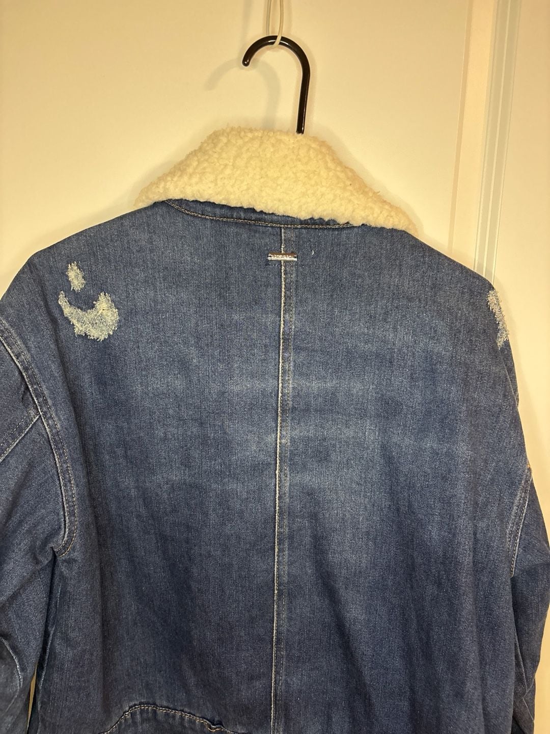 Tractr Distressed Denim Trucker Jacket with Sherpa Collar Plaid Lining medium 11