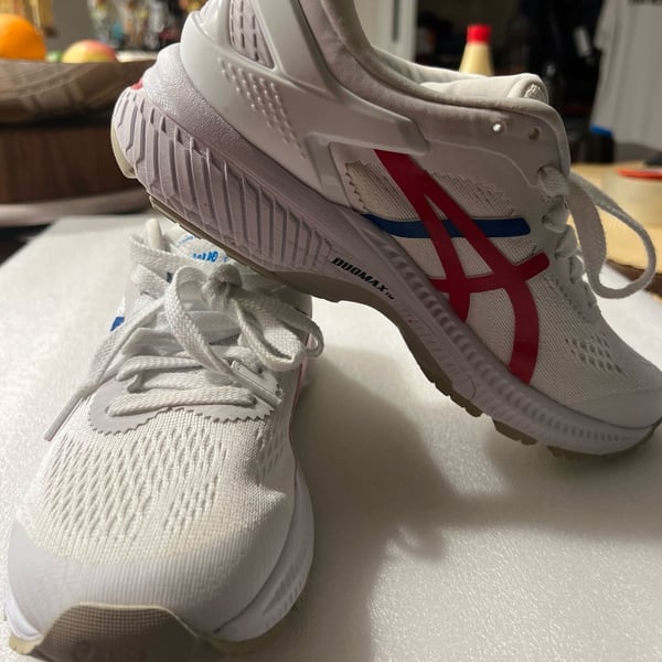 ASICS Women's Gel-Kayano 26 Retro Tokyo Running Shoes White/Classic Red 1012A654