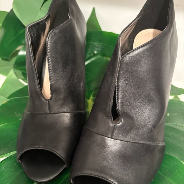 Nine West Artissa Black Leather Peep Toe Stiletto Heel Booties