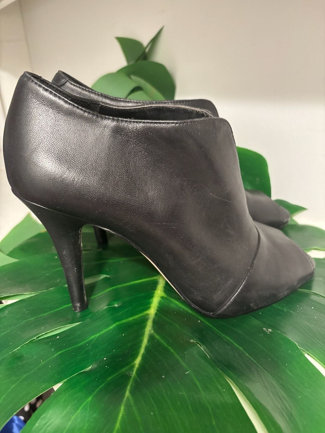 Nine West Artissa Black Leather Peep Toe Stiletto Heel Booties 6