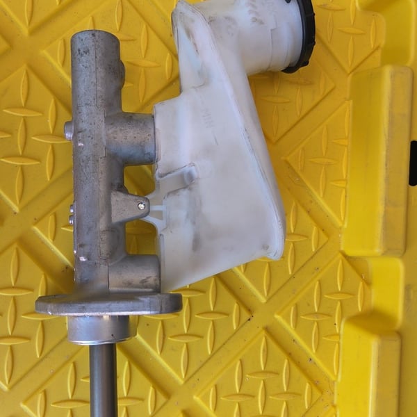 Honda Civic Brake Master Cylinder with Reservoir (1996-2000)