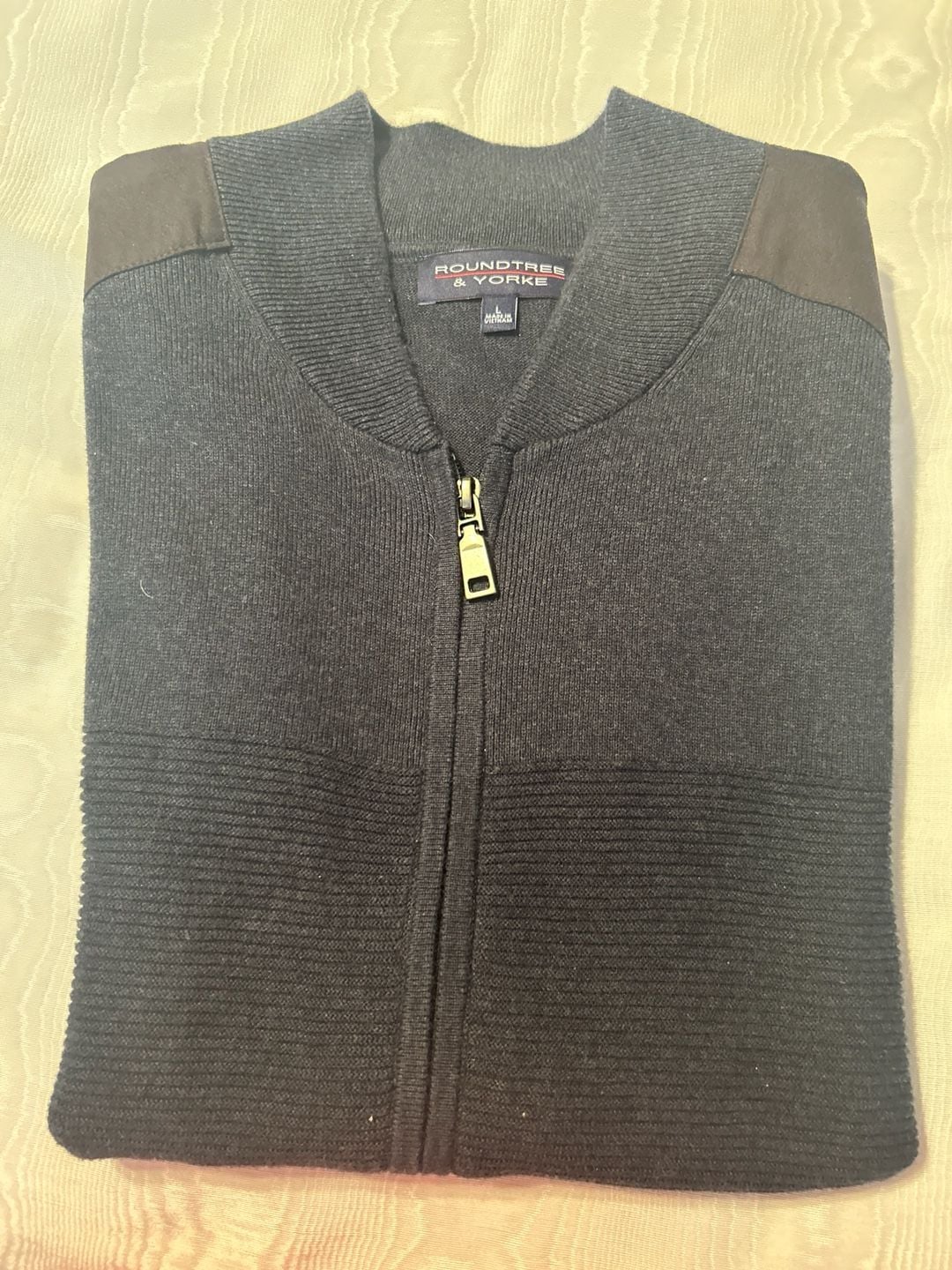 Roundtree & Yorke Men's Full-Zip Ribbed Cardigan Sweater vest with Shoulder Patches and pockets. Size L zip front 2