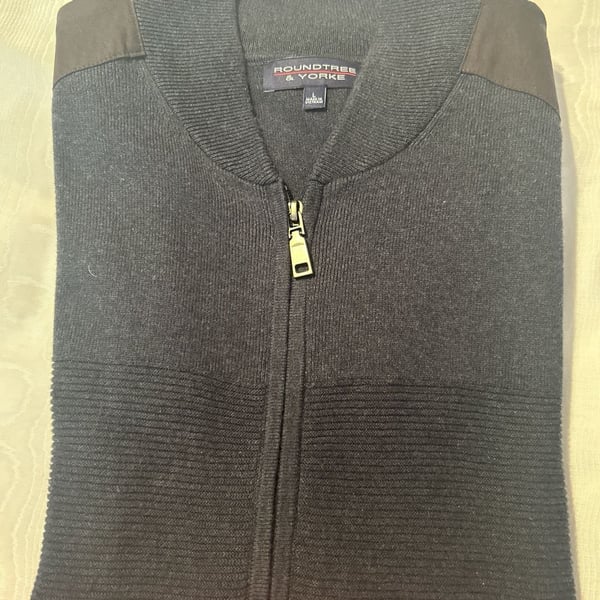 Roundtree & Yorke Men's Full-Zip Ribbed Cardigan Sweater vest with Shoulder Patches and pockets. Size L zip front