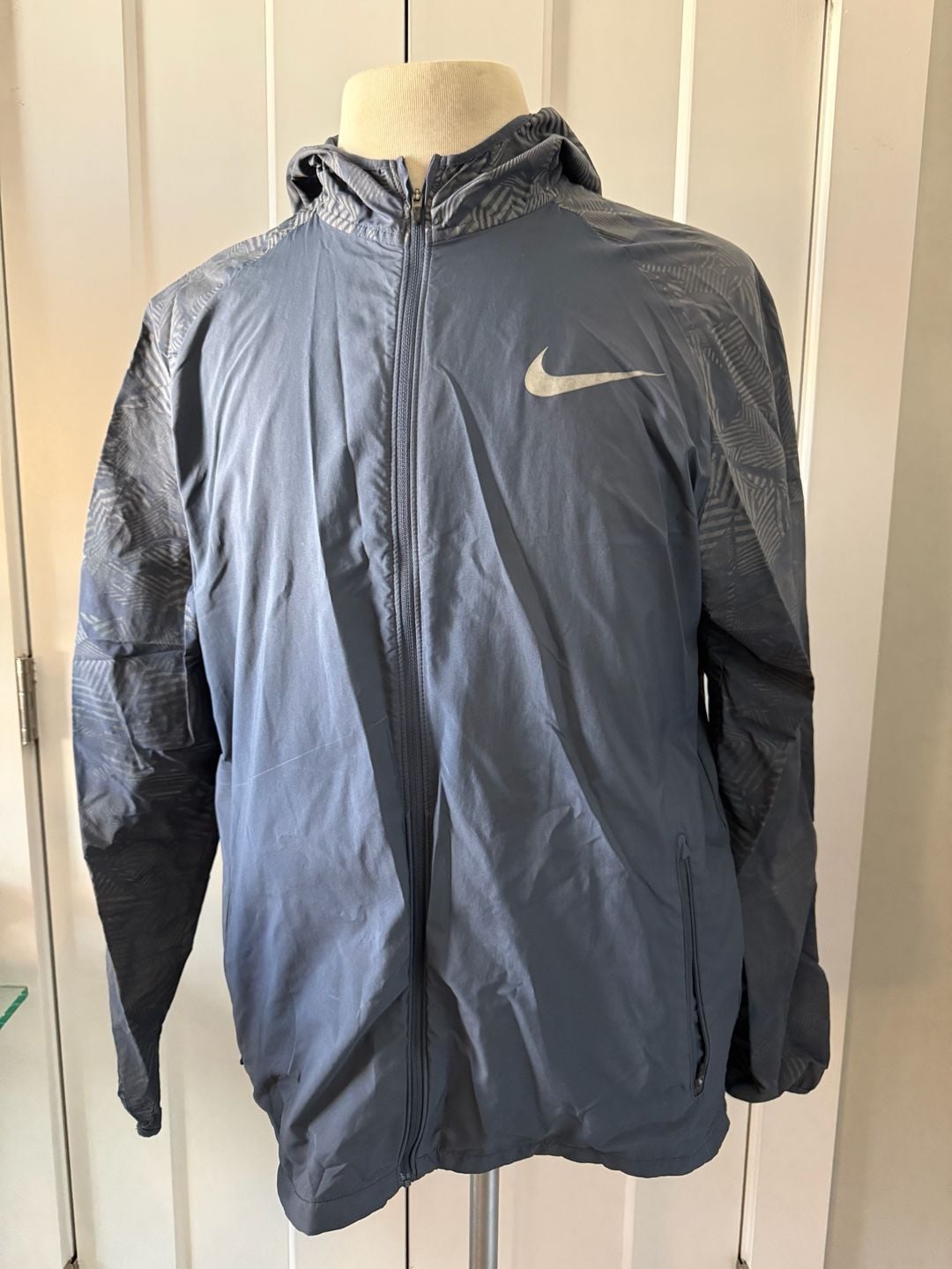 Nike Men's Essential Flash Reflective Hooded Running Jacket Blue 858151-471 2
