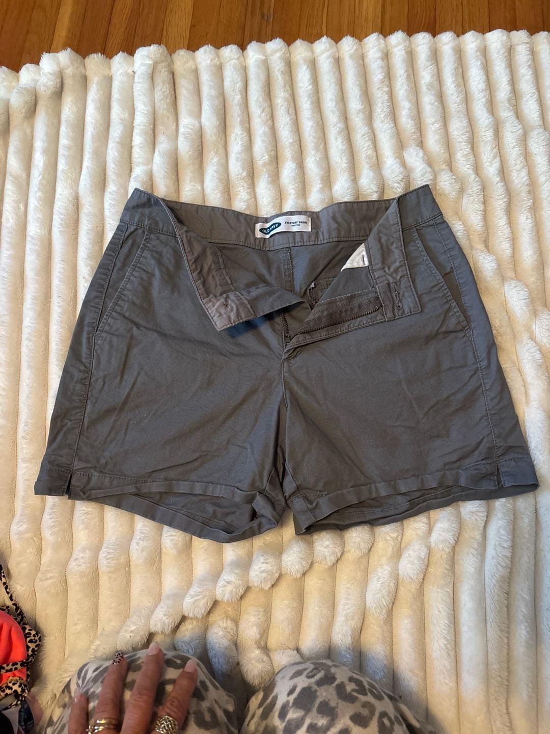 Old Navy Everyday Short Grey Chino Shorts 2