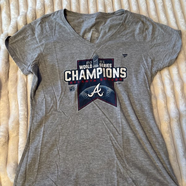 Fanatics Atlanta Braves 2021 World Series Champions Grey V-Neck T-Shirt Size Medium