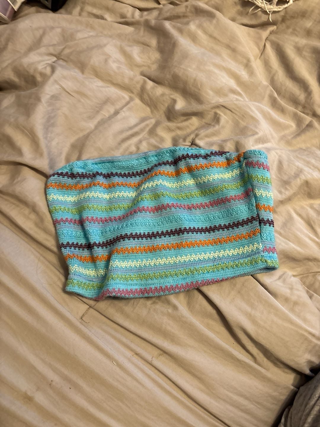 F: Lot of 7 items Women's lounge and crops  7