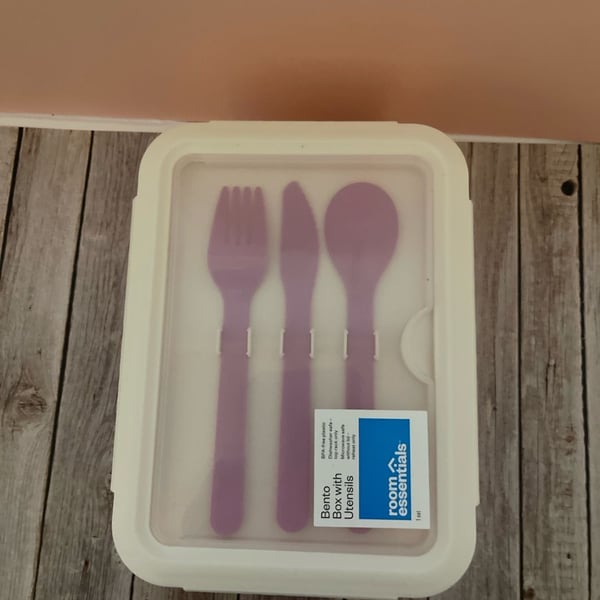 Room Essentials 6pc Bento Box Food Storage Container with Utensils, Pink/Ivory