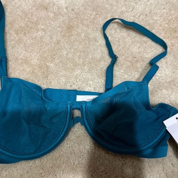 Auden Unlined Underwire Bra Teal Blue Size 32B
C7