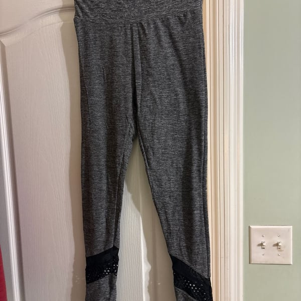 No Boundaries Grey Heathered Leggings with Mesh Lace Detail Size M (7-9)