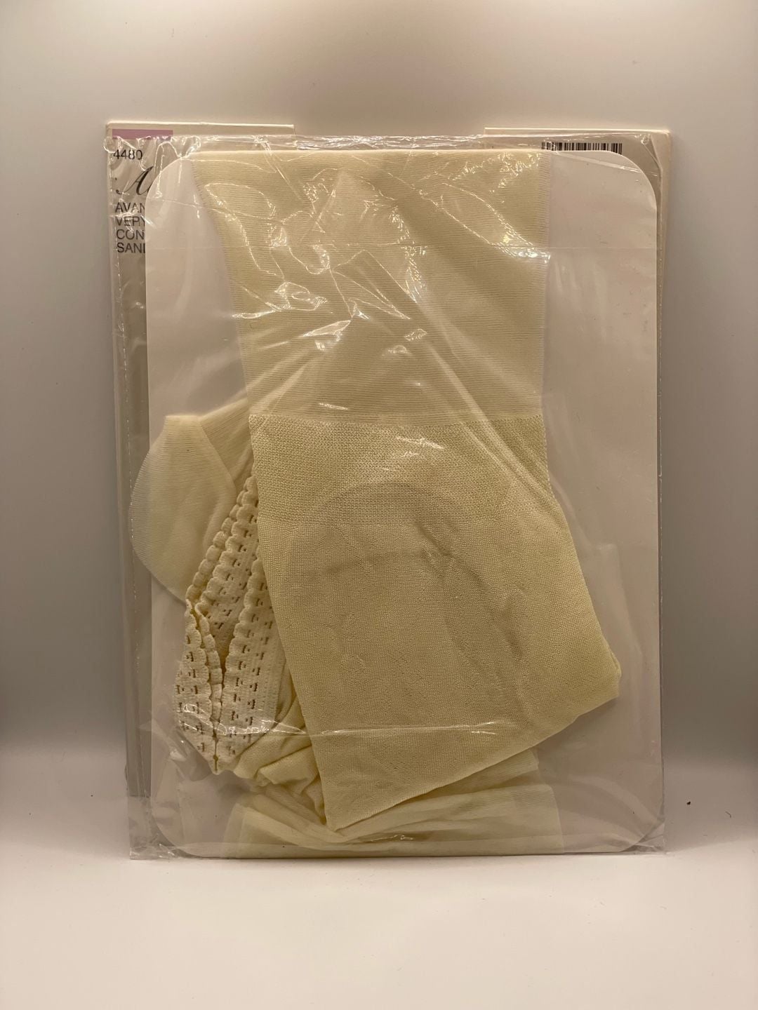Vintage Christian Dior Avance Very Sheer Control Top Pantyhose Alabaster Size 3 6