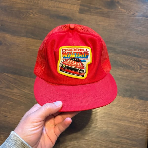 Vintage Challenger Caps Darrell Waltrip Budweiser #11 NASCAR Trucker Hat Snapback Adjustable