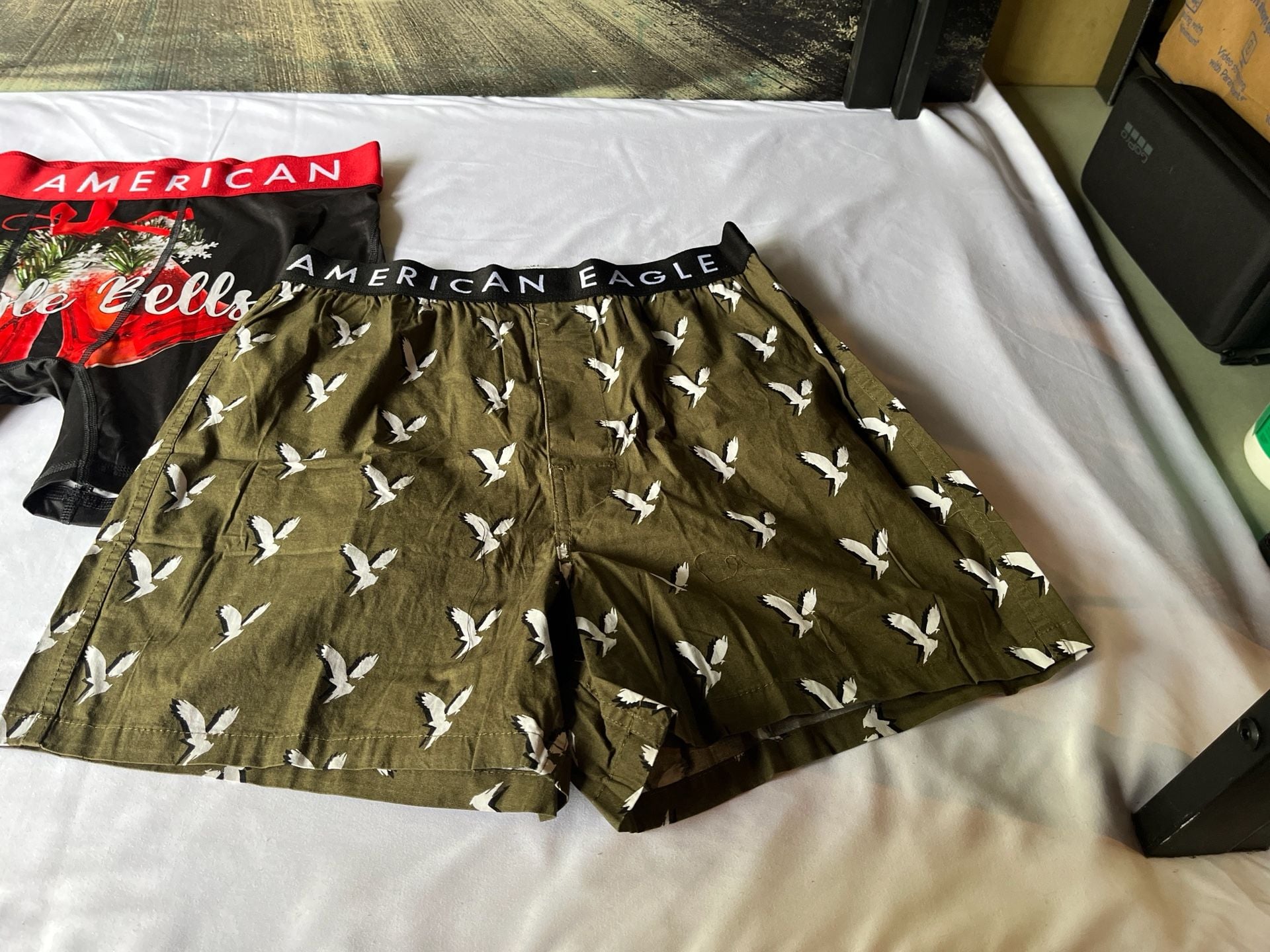 American Eagle Men's Underwear Lot of 2 Bird Print Boxers & Jingle Bells Flex Boxer Briefs Size Small 2