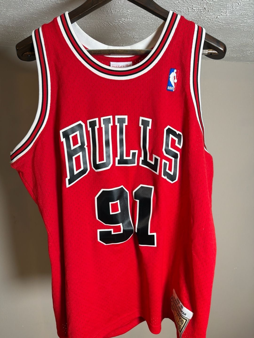 Mitchell & Ness Chicago Bulls Dennis Rodman 1997-98 Hardwood Classics Swingman Jersey 2