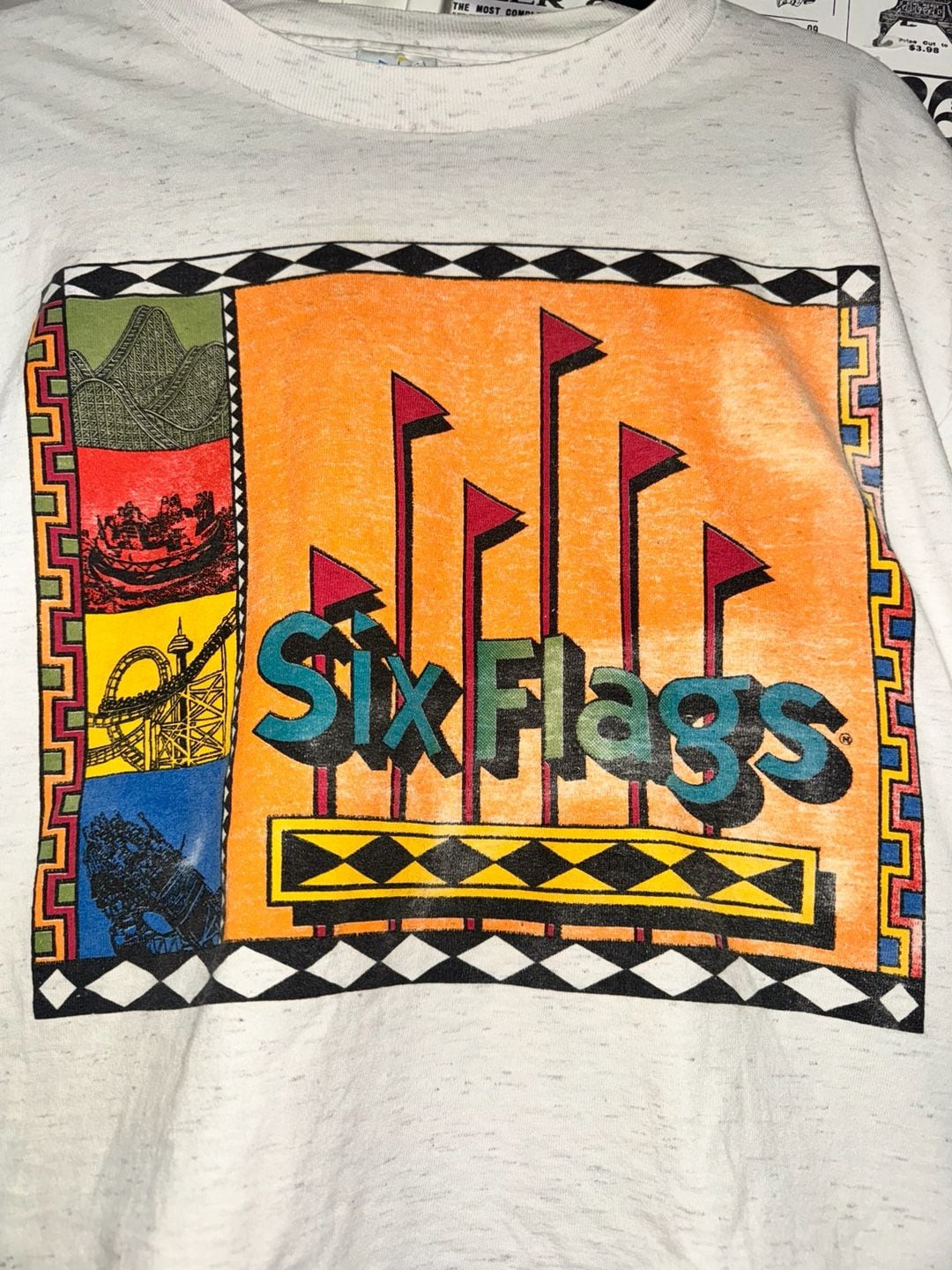 Vintage 90s Six Flags Theme Parks Graphic T-Shirt One Size Fits All 3