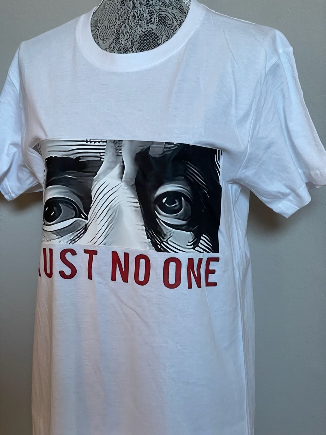 Trust No One Benjamin Franklin Eyes Graphic T-Shirt White 1