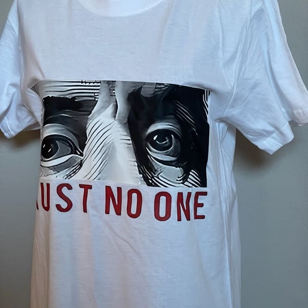 Trust No One Benjamin Franklin Eyes Graphic T-Shirt White