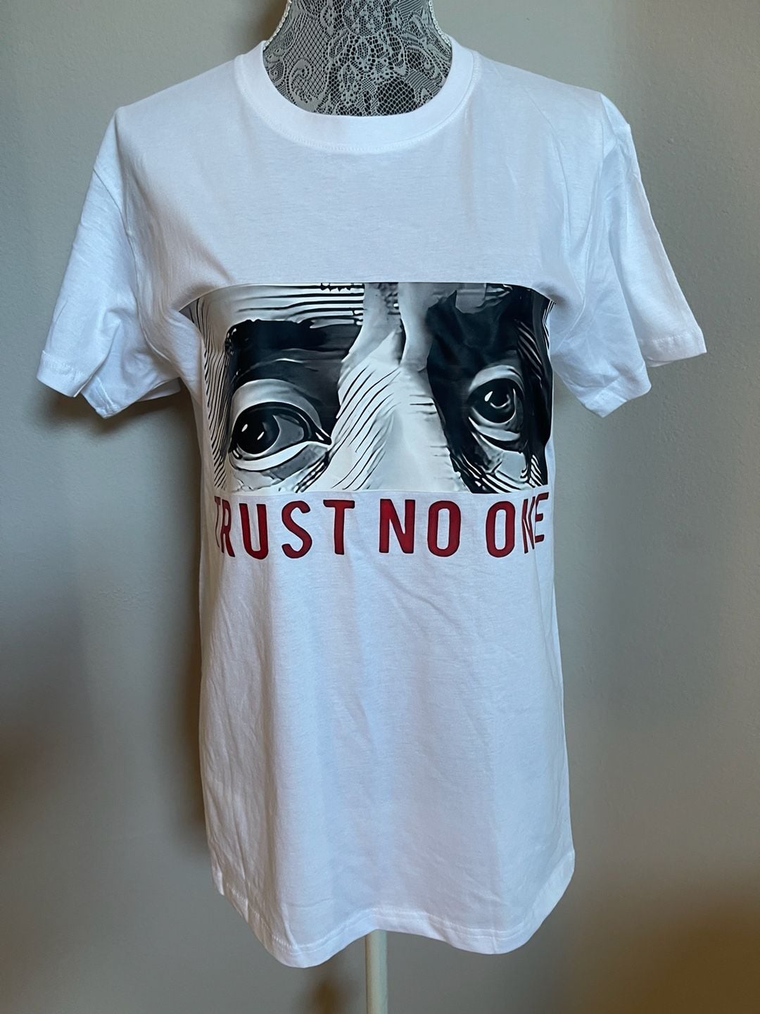 Trust No One Benjamin Franklin Eyes Graphic T-Shirt White 3