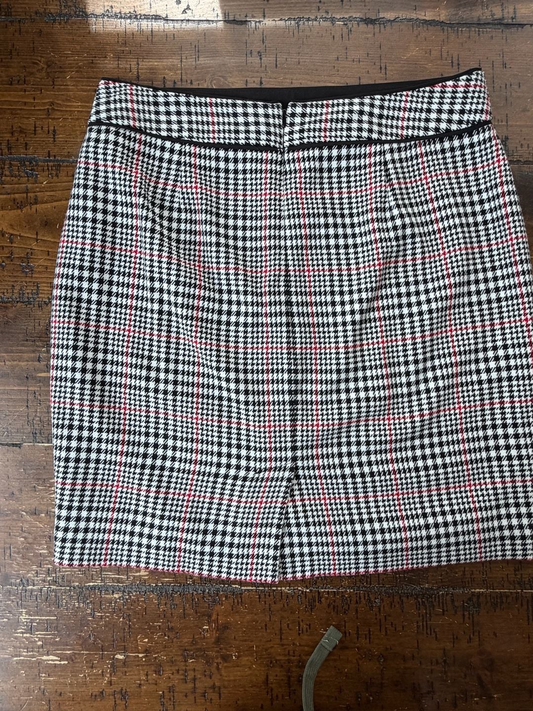 Banana Republic Plaid Pencil Skirt with Red Accents Size 10 NWT 7