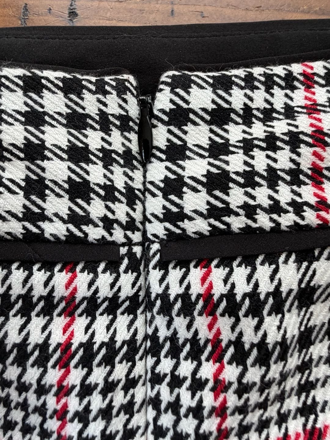 Banana Republic Plaid Pencil Skirt with Red Accents Size 10 NWT 8