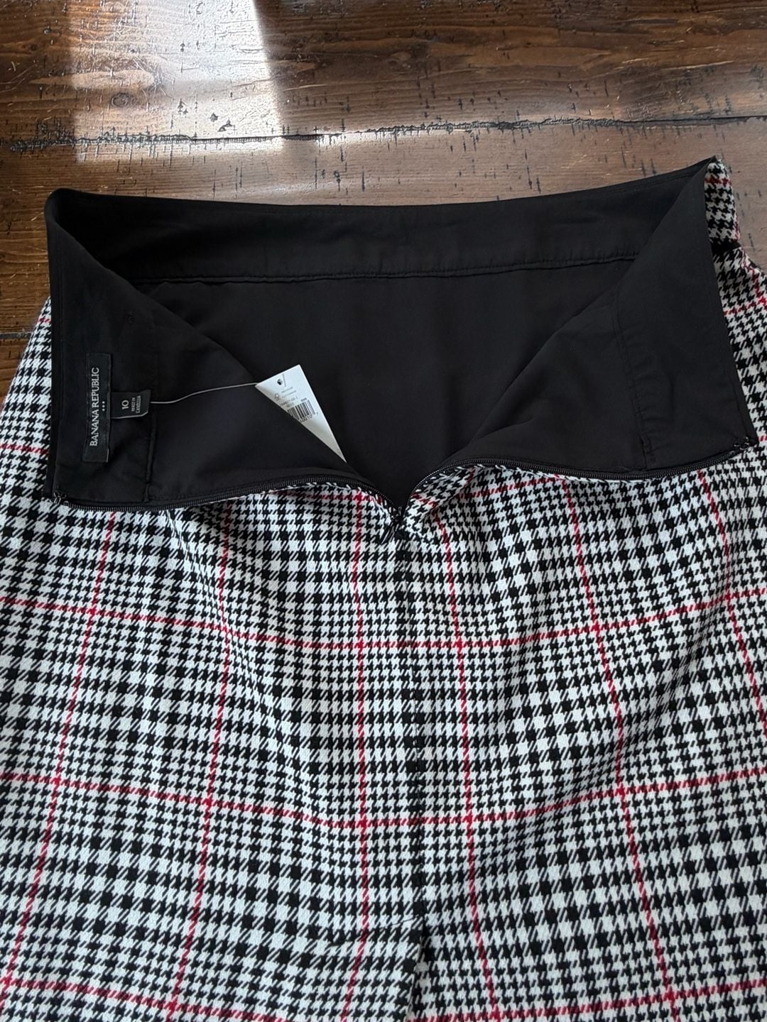Banana Republic Plaid Pencil Skirt with Red Accents Size 10 NWT 9
