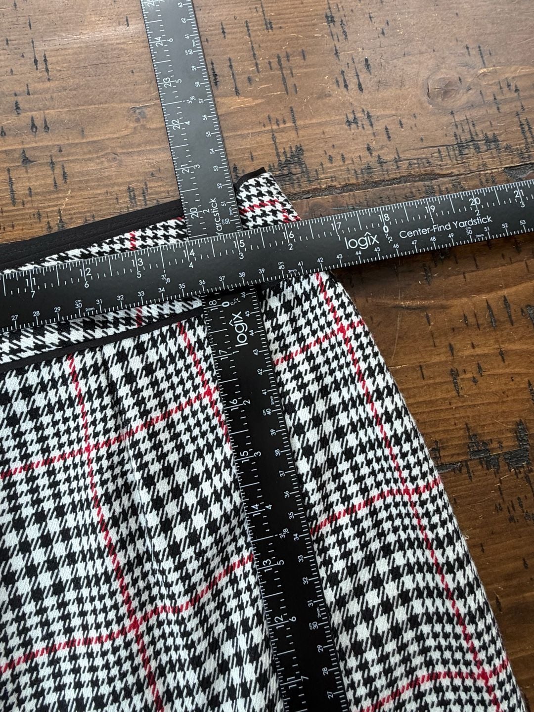 Banana Republic Plaid Pencil Skirt with Red Accents Size 10 NWT 10