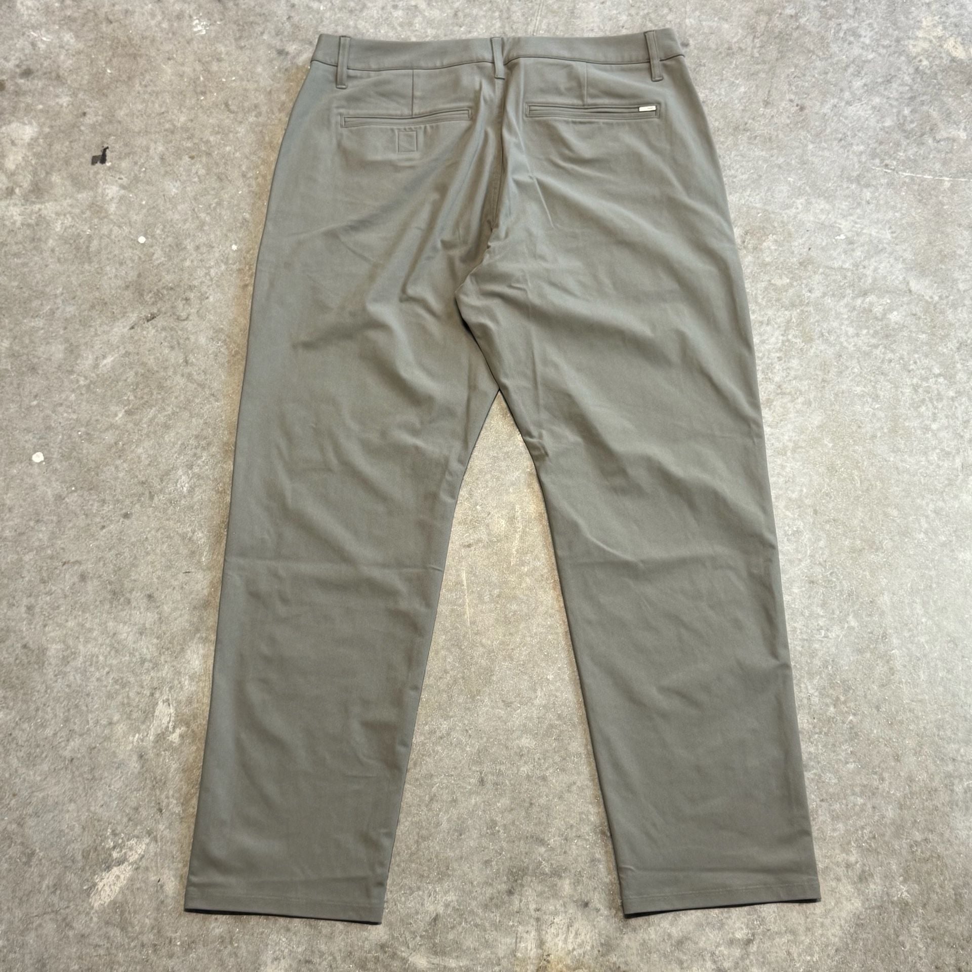 Vuori Men's Meta Pant Athletic Size 34 Dark Oregano 4