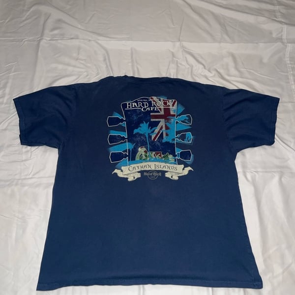 Hard Rock Cafe Cayman Islands Guitar Headstock Graphic T-Shirt Size XL