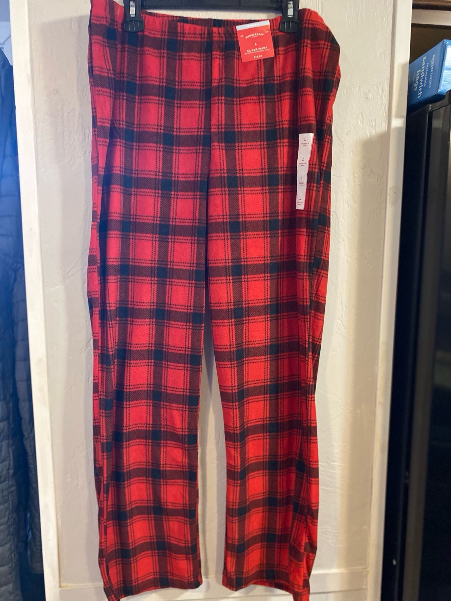 Men’s Home Alone Pajama Set Size L 4