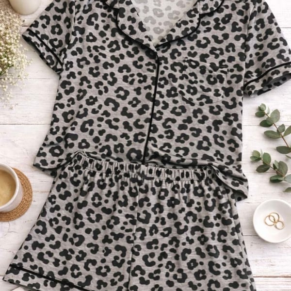 Roudelain Women's Grey Leopard Print 2-Piece Pajama Set, Size Medium