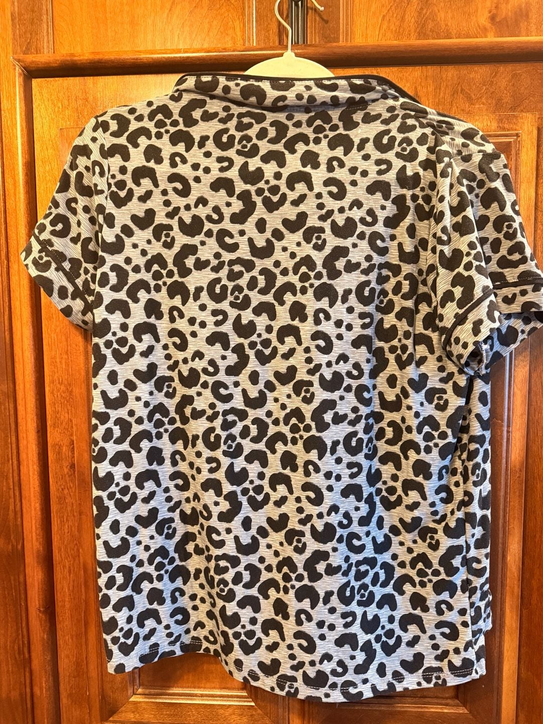 Roudelain Women's Grey Leopard Print 2-Piece Pajama Set, Size Medium 3