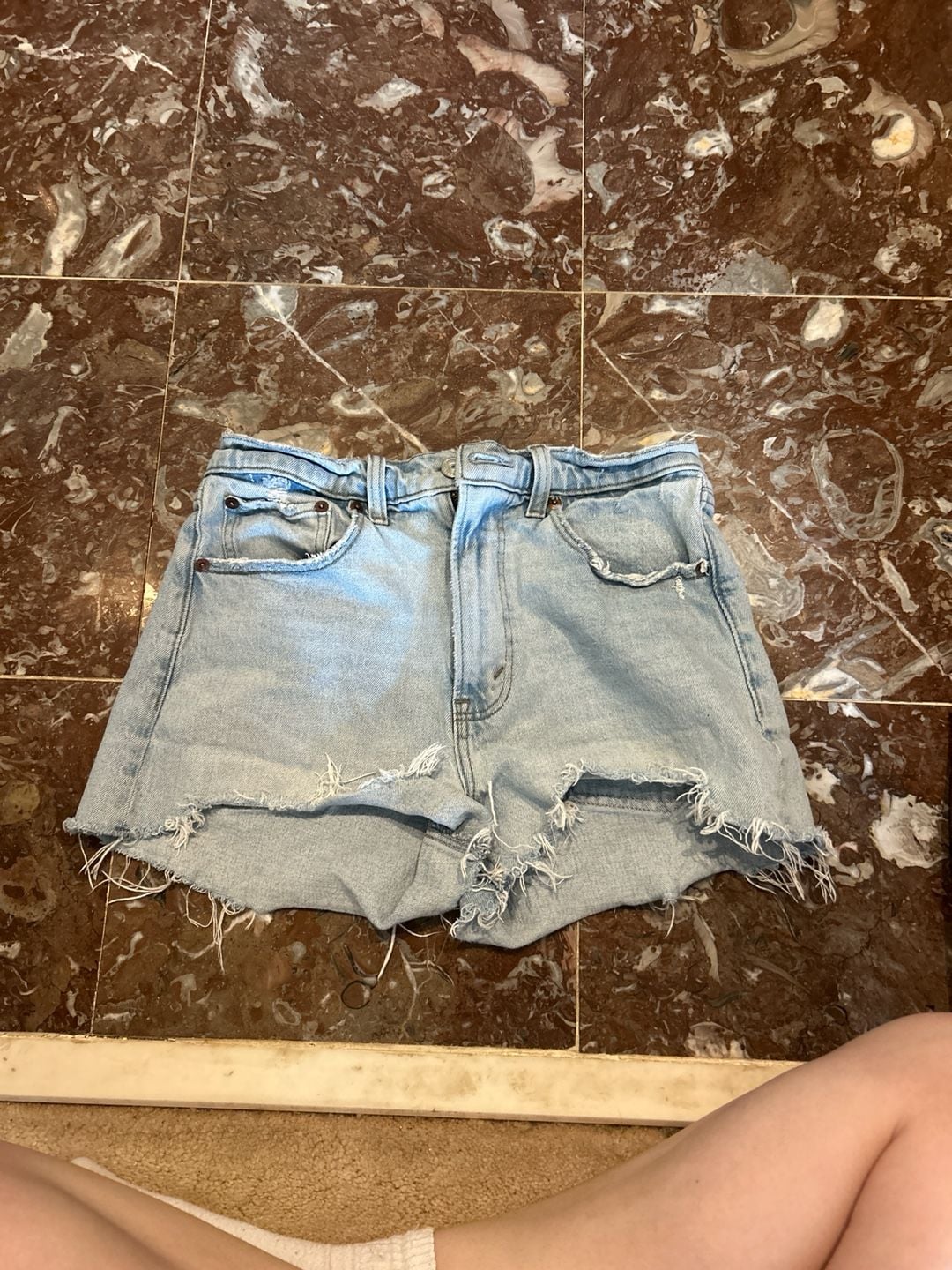 Abercrombie & Fitch The Mom Short High Rise Distressed Denim Shorts Size 26/2 2