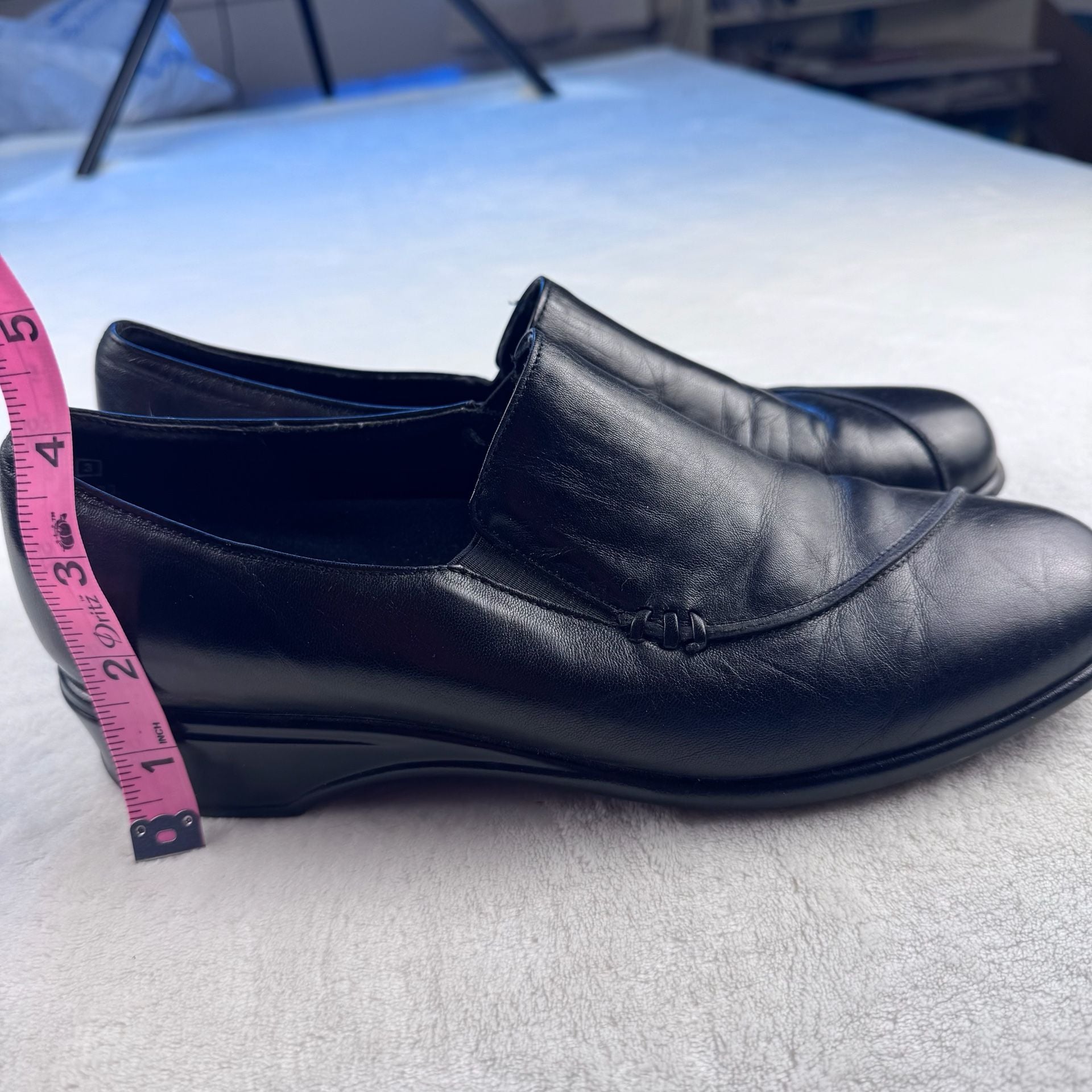 Munro American Walking Wedge Black Leather Slip-On Loafers Size 8.5M 3