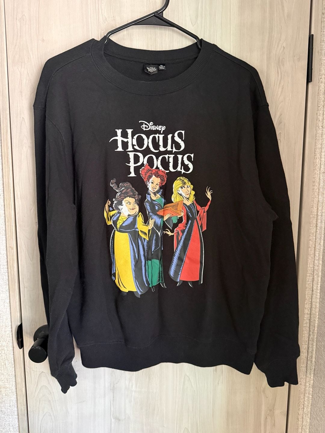 Disney Hocus Pocus Animated Graphic Crewneck Sweatshirt Black Size XL 2