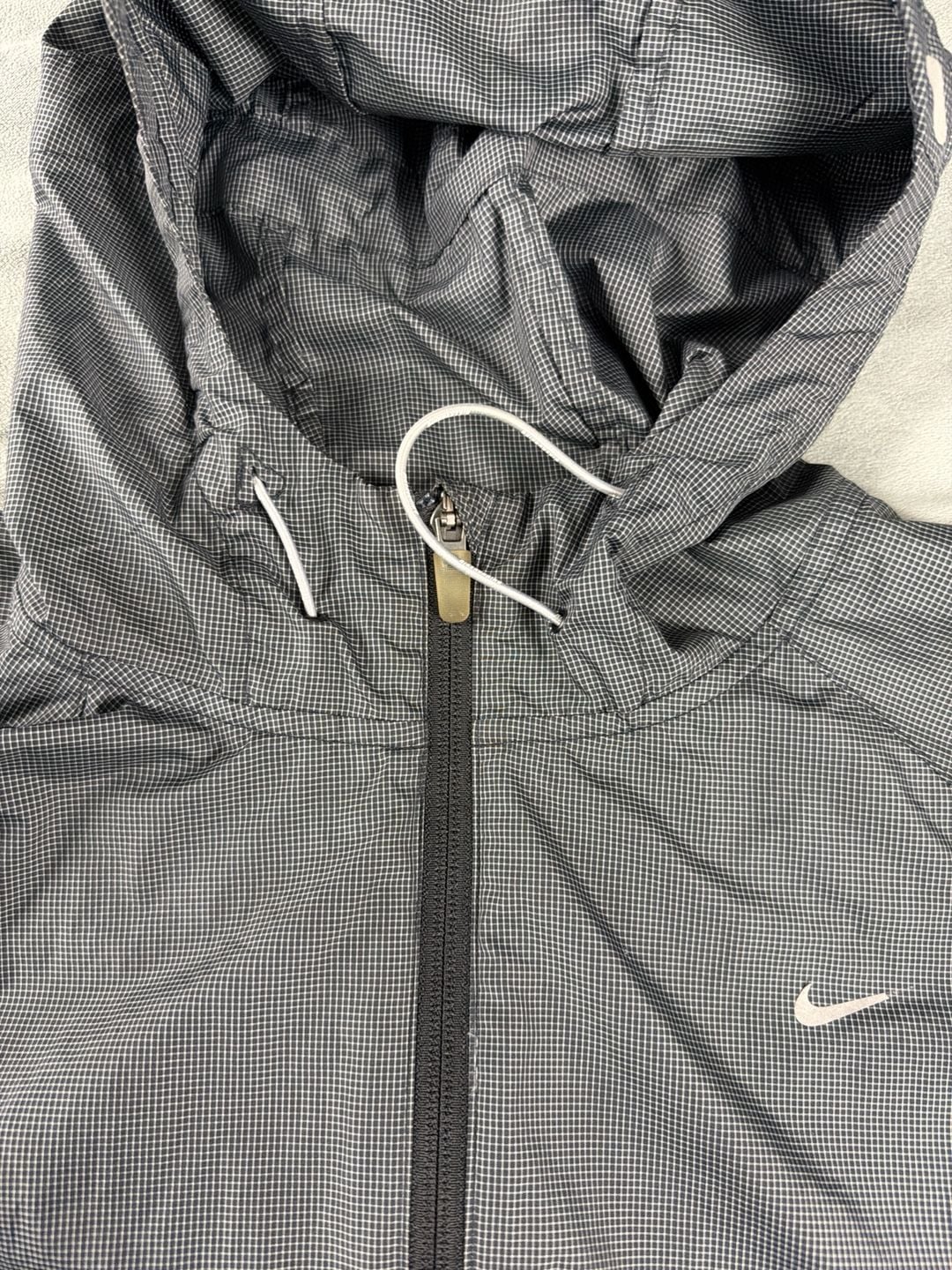 Nike Running Lightweight Hooded Windbreaker Jacket Grey Grid Pattern 8