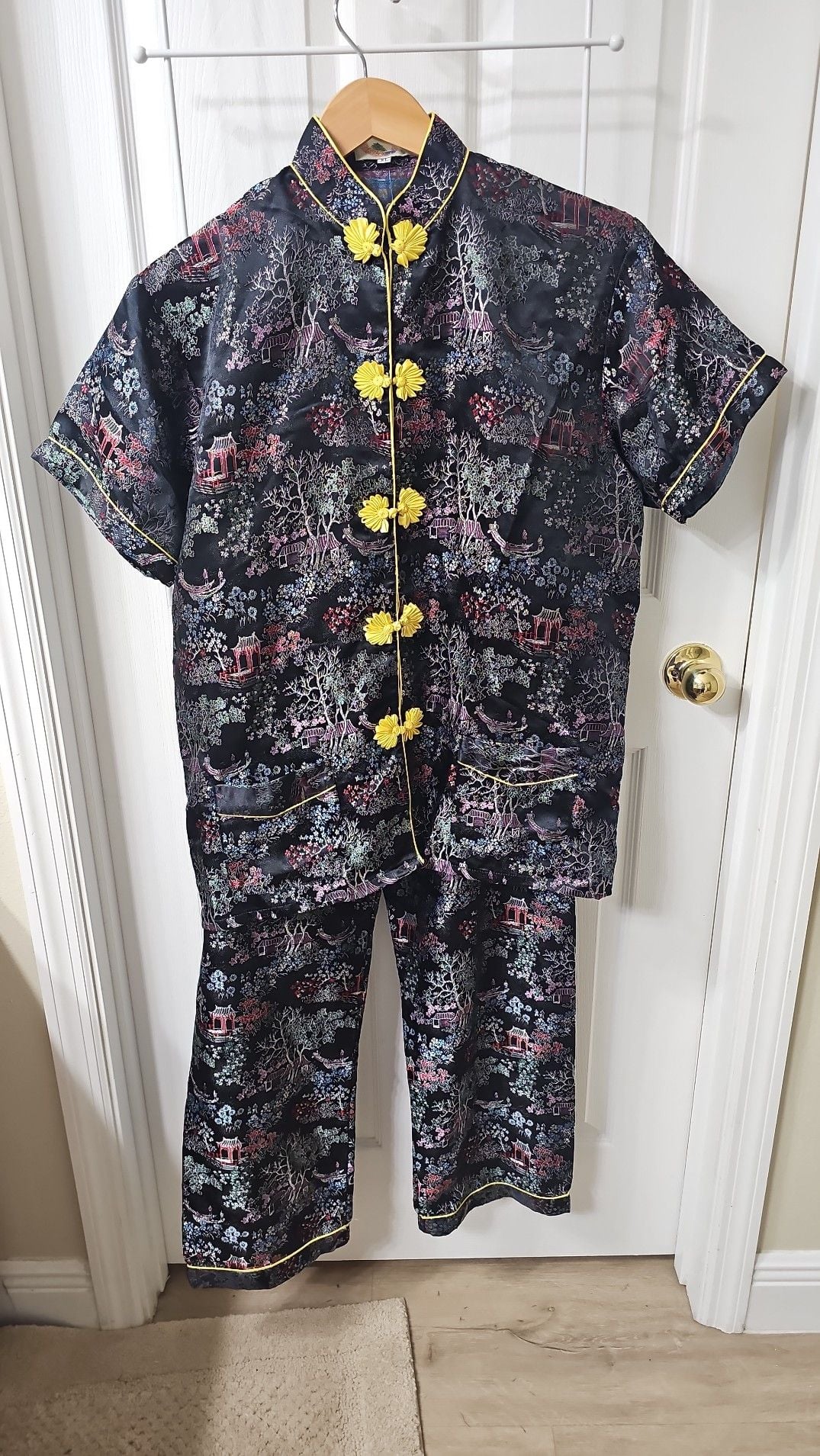 Great Shanghai Vintage Chinese Brocade Pagoda Pajama Set Size XL 1