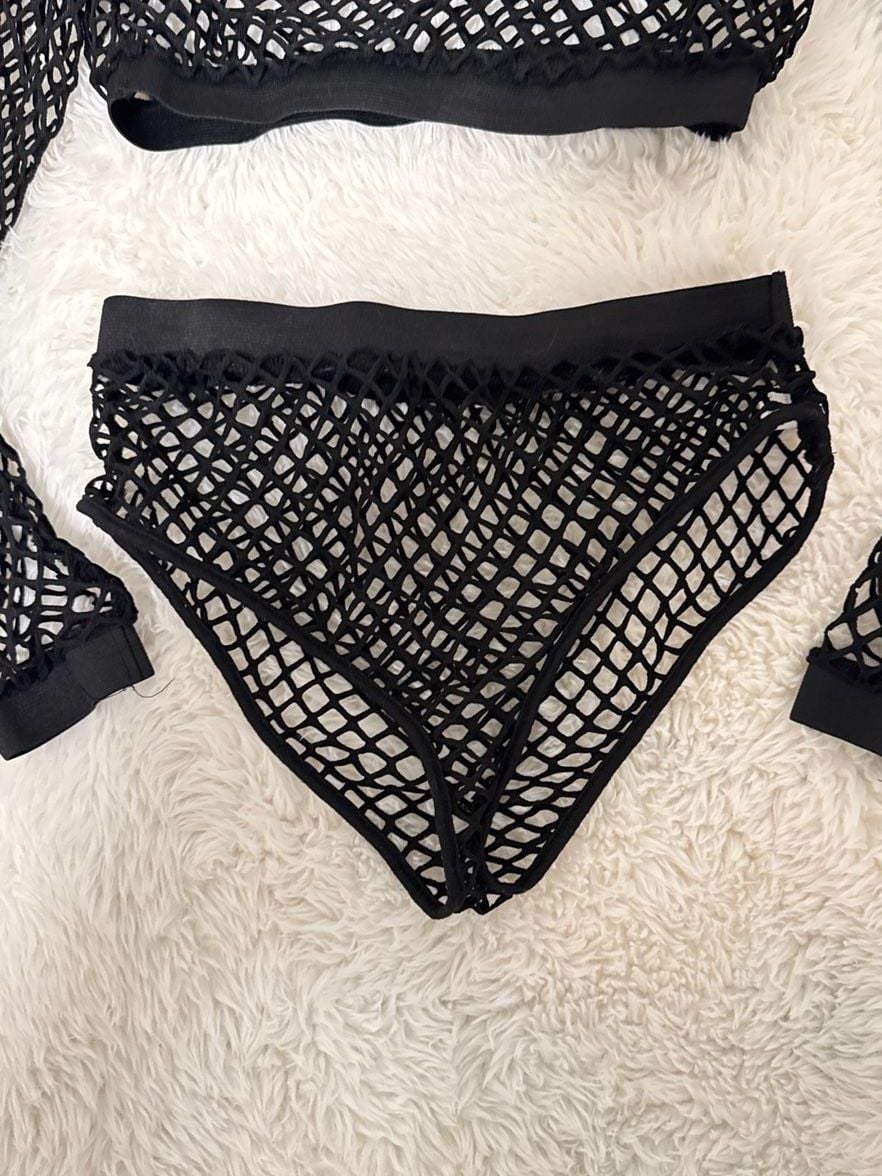 Fishnet Long Sleeved Crop Top & Matching High Waisted Bottoms 3
