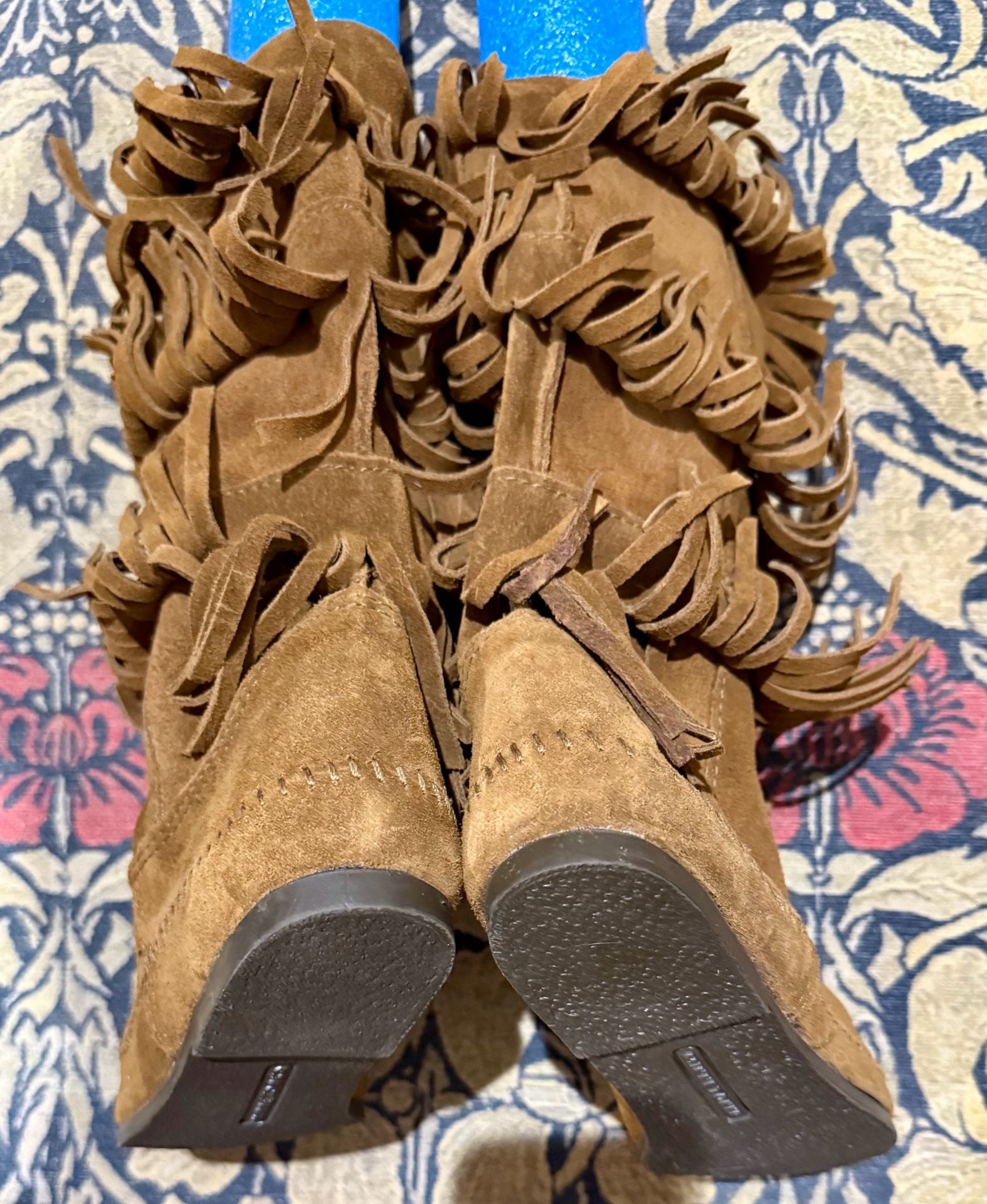 Minnetonka 3-Layer Fringe Suede Boots Dusty Brown Size 9 NWOB 6