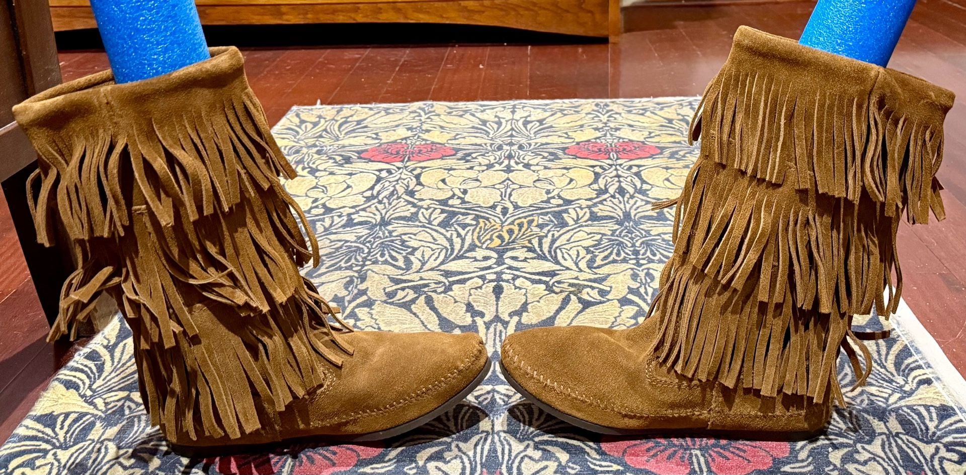 Minnetonka 3-Layer Fringe Suede Boots Dusty Brown Size 9 NWOB 7