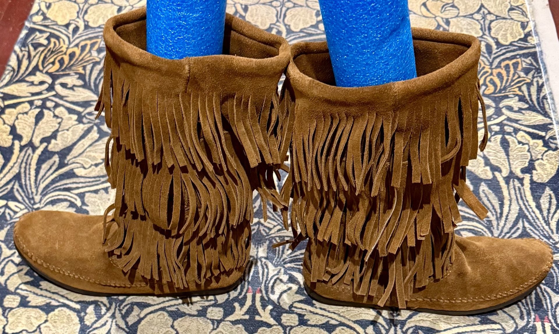 Minnetonka 3-Layer Fringe Suede Boots Dusty Brown Size 9 NWOB 8